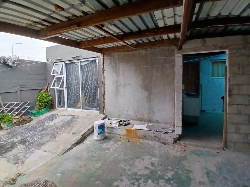 4 Bedroom Property for Sale in Lentegeur Western Cape